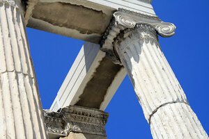 Ионическая капитель и карниз угловой колонны, Эрехтейон Афинского акрополя
