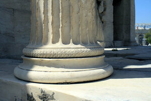 База колонны, Эрехтейон Афинского акрополя